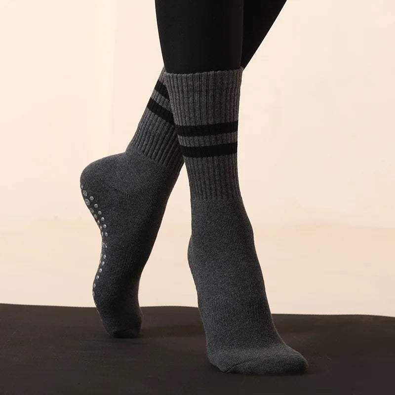 New High Quality Bandage Yoga Socks Anti-Slip Quick-Dry Damping Pilates Ballet Socks Good Grip For Women Cotton Fitness Socks