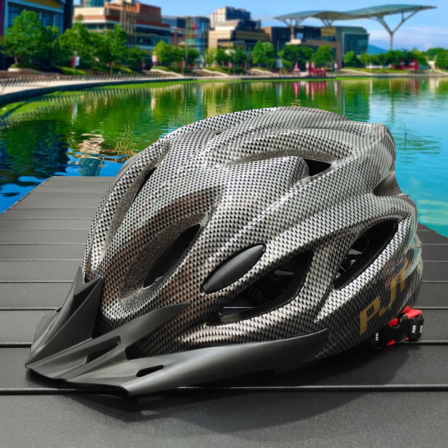 Lightweight cycling helmet with comfort lining for men and women